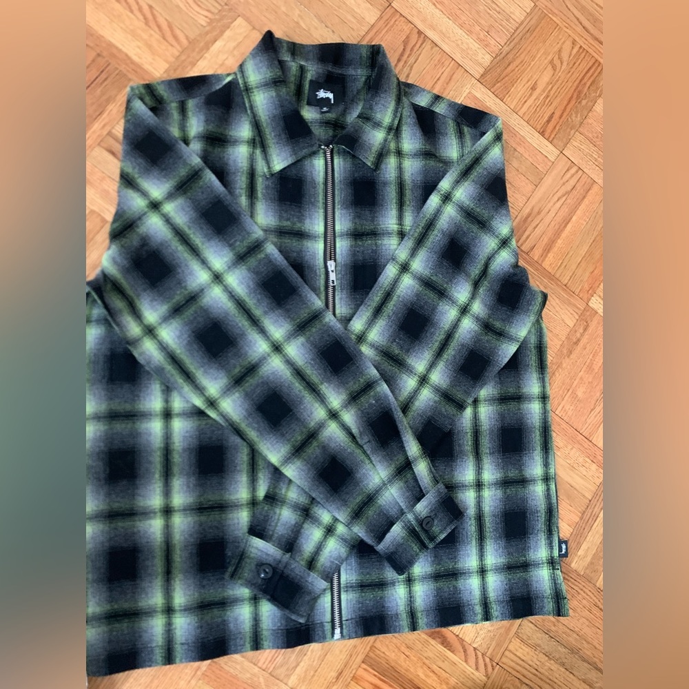 Bottom shirts size M never wear new